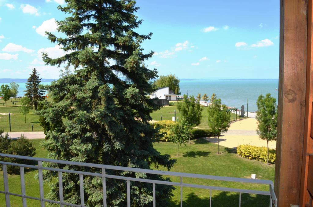 Hotel Holiday Siófok Exterior foto