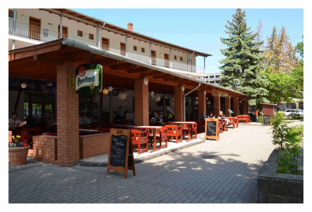 Hotel Holiday Siófok Exterior foto